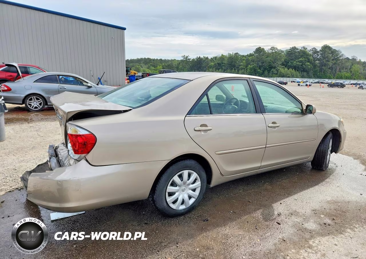 2005 Toyota Camry Le VIN:4T1BE32K55U024512 - 3
