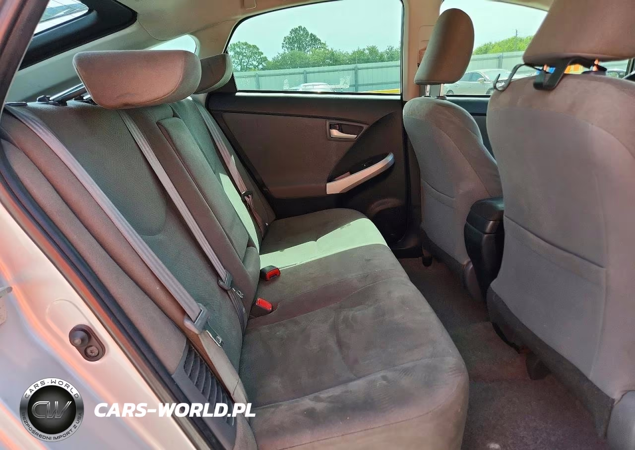2015 Toyota Prius Two VIN:JTDKN3DU5F0458604 - 11