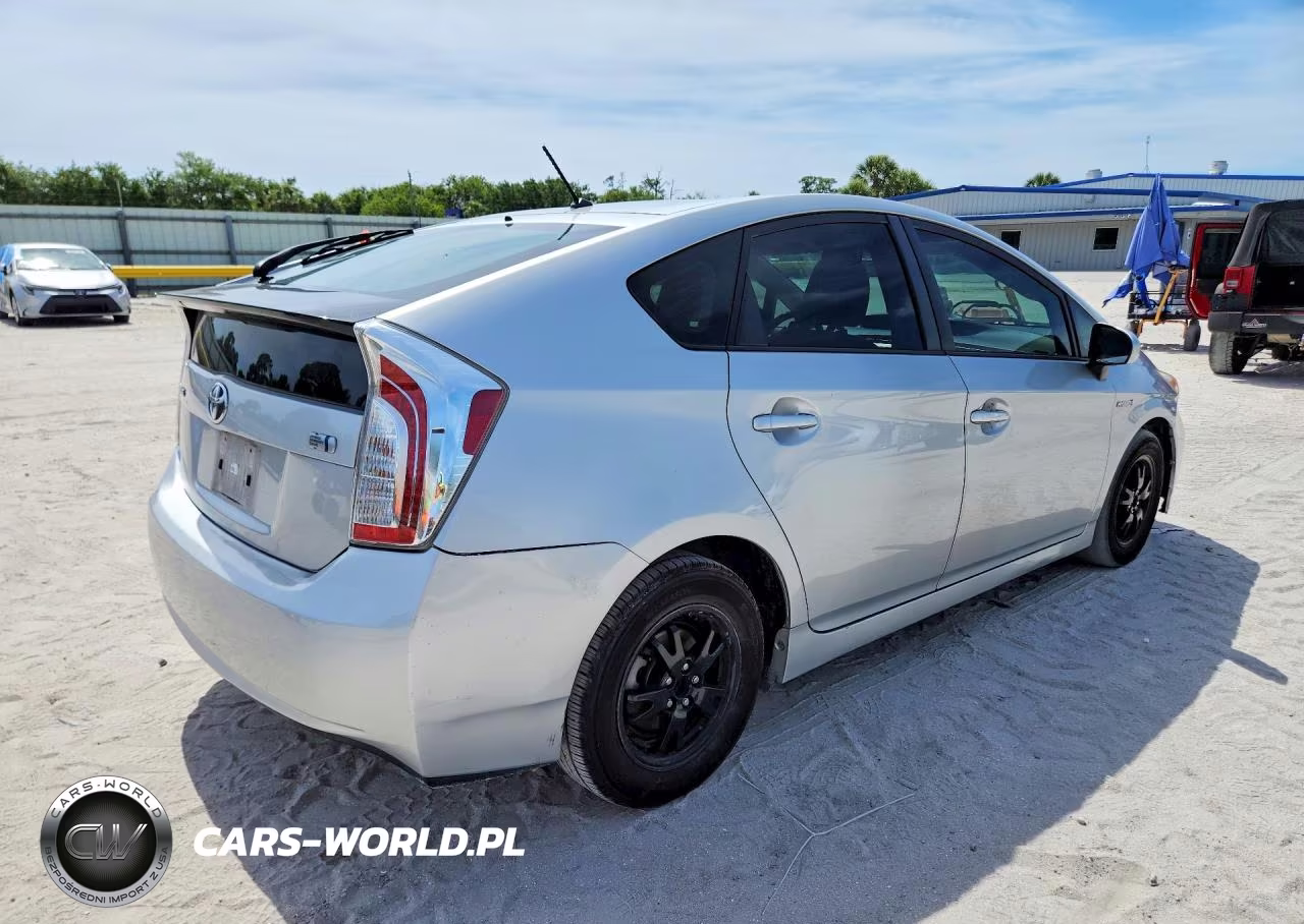 2015 Toyota Prius Two VIN:JTDKN3DU5F0458604 - 3