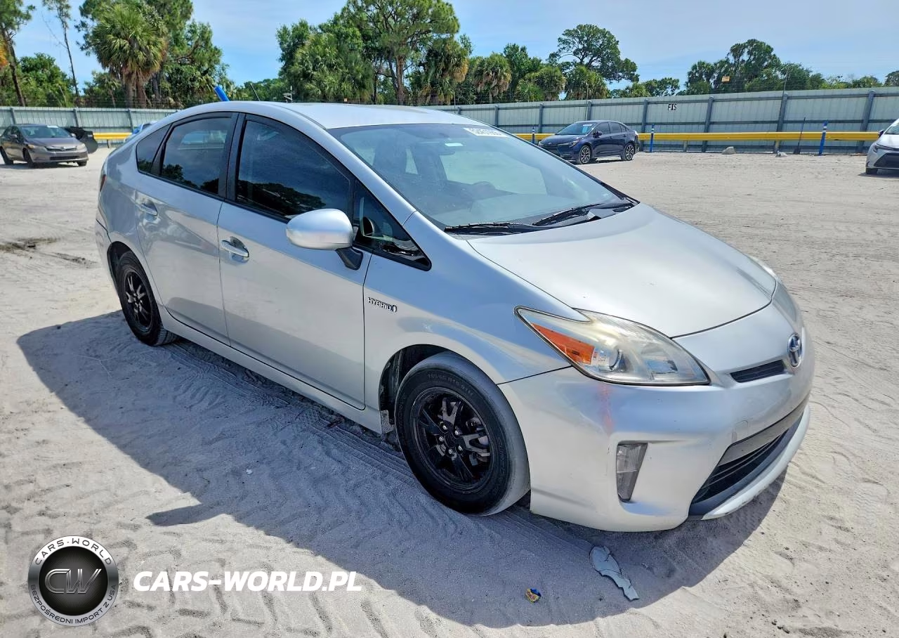 2015 Toyota Prius Two VIN:JTDKN3DU5F0458604 - 4