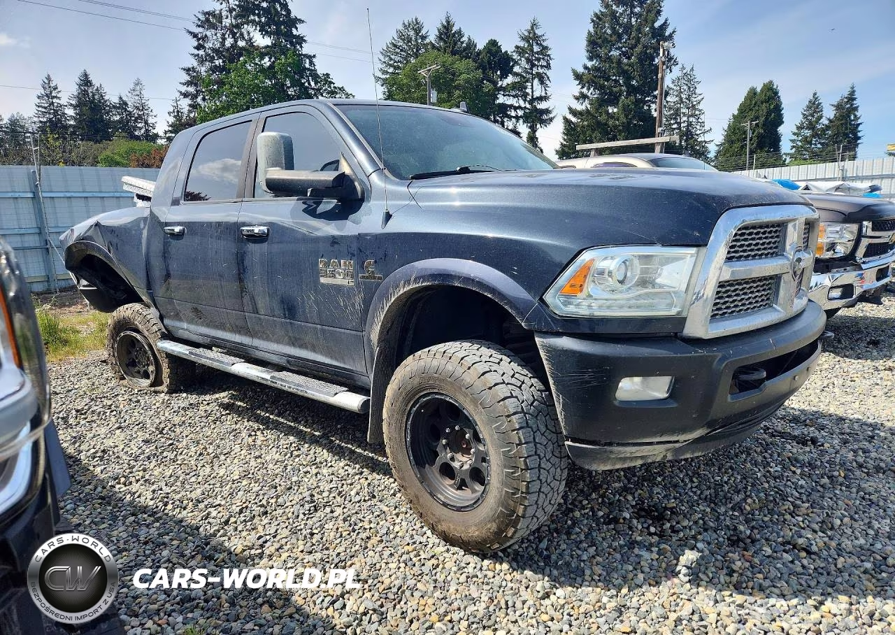2015 Ram 3500 Laramie VIN:3C63R3ML9FG583155 - 4