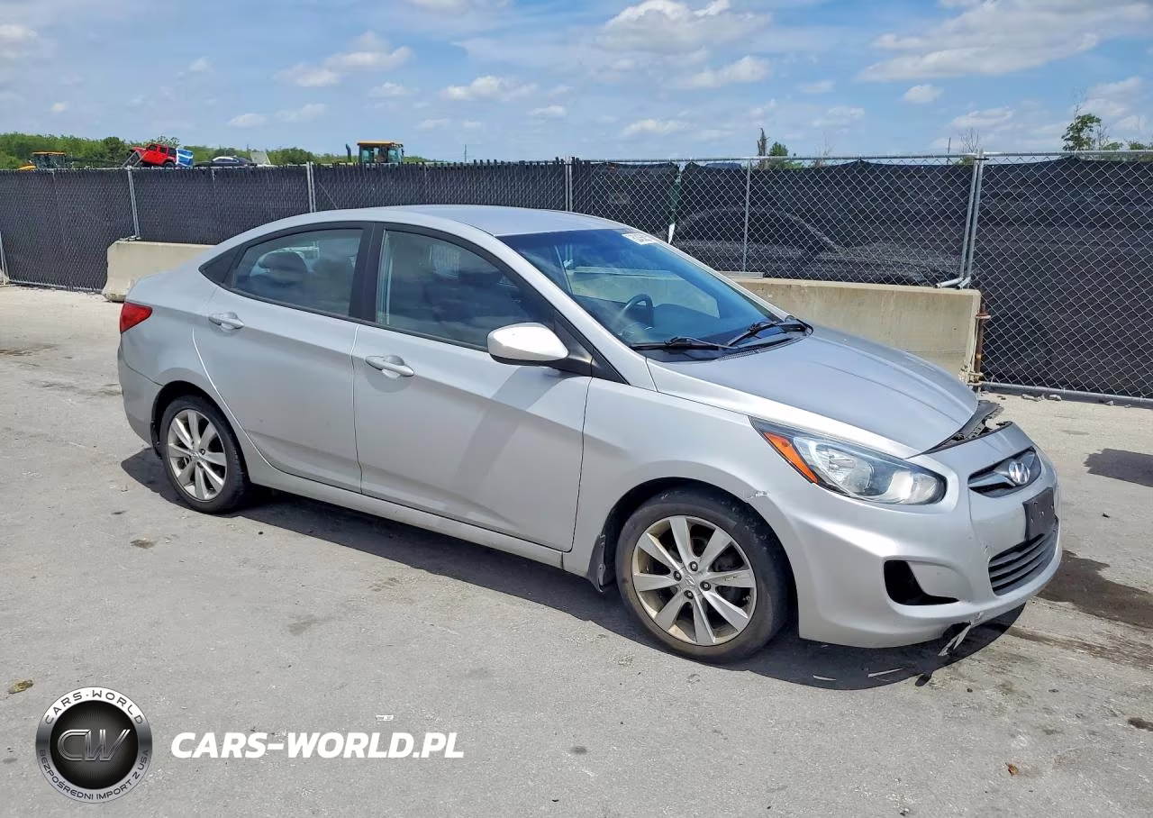 2013 Hyundai Accent Gls VIN:KMHCU4AE8DU578215 - 4