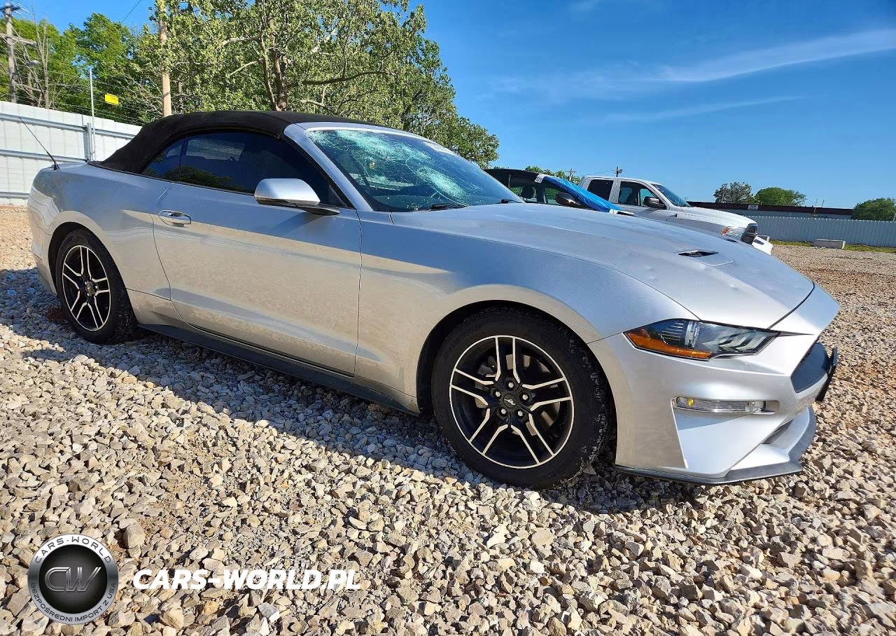 2018 Ford Mustang VIN:1FATP8UH6J5132889 - 4