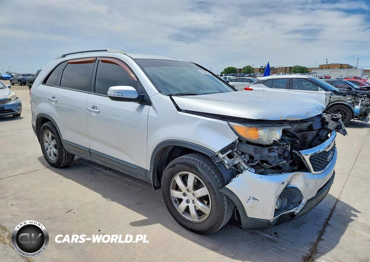 2011 Kia Sorento Lx VIN:5XYKT3A10BG132309 - 4