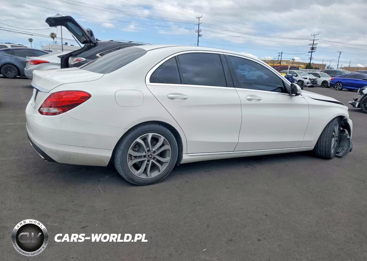2018 Mercedes-Benz C 300 VIN:55SWF4JB4JU262573 - 3