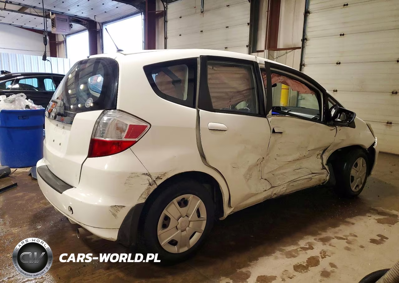 2013 Honda Fit VIN:JHMGE8H39DC080415 - 3