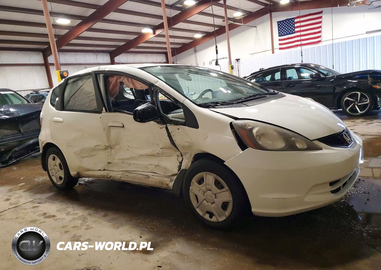 2013 Honda Fit VIN:JHMGE8H39DC080415 - 4