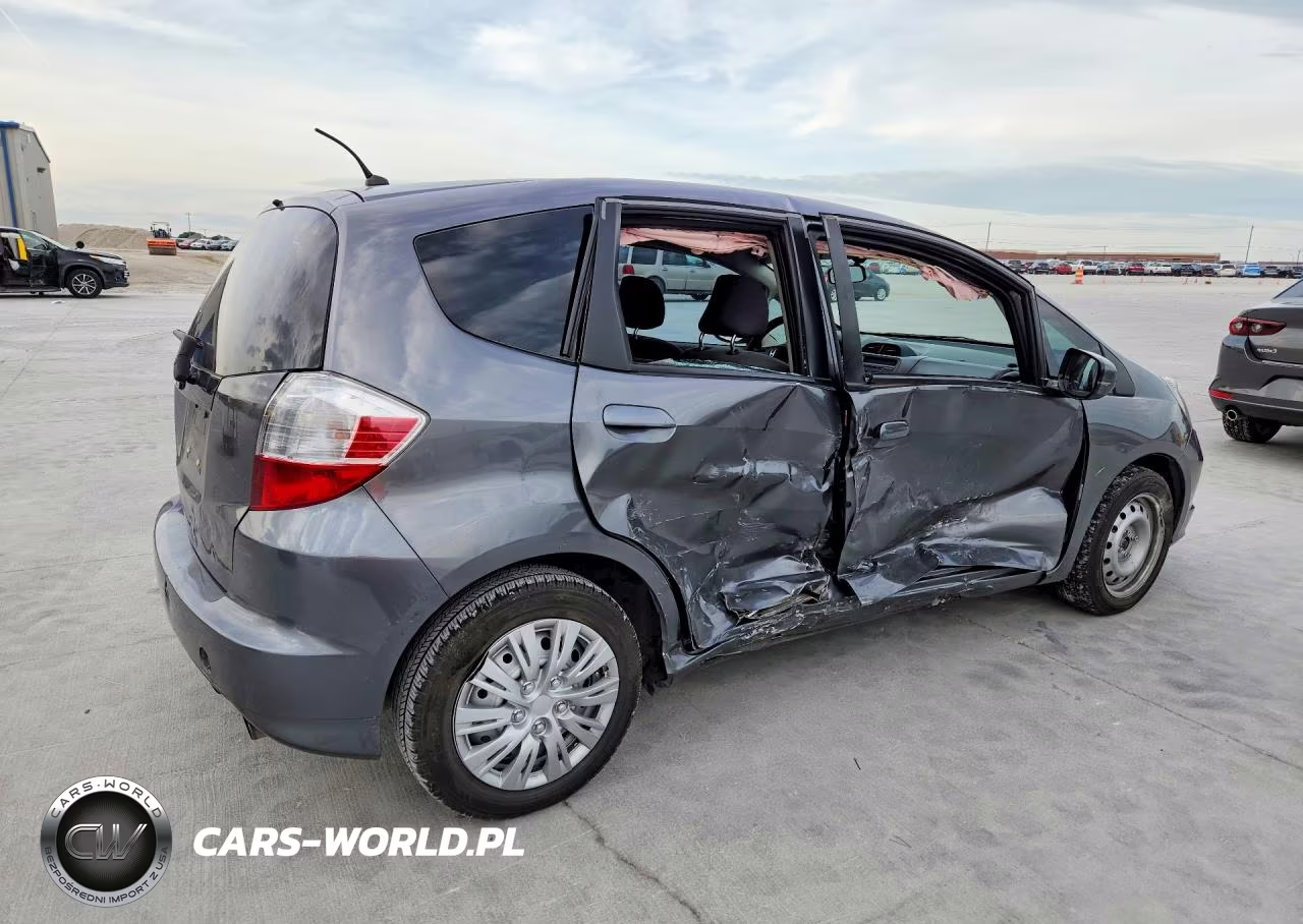 2013 Honda Fit VIN:JHMGE8G35DC027552 - 3