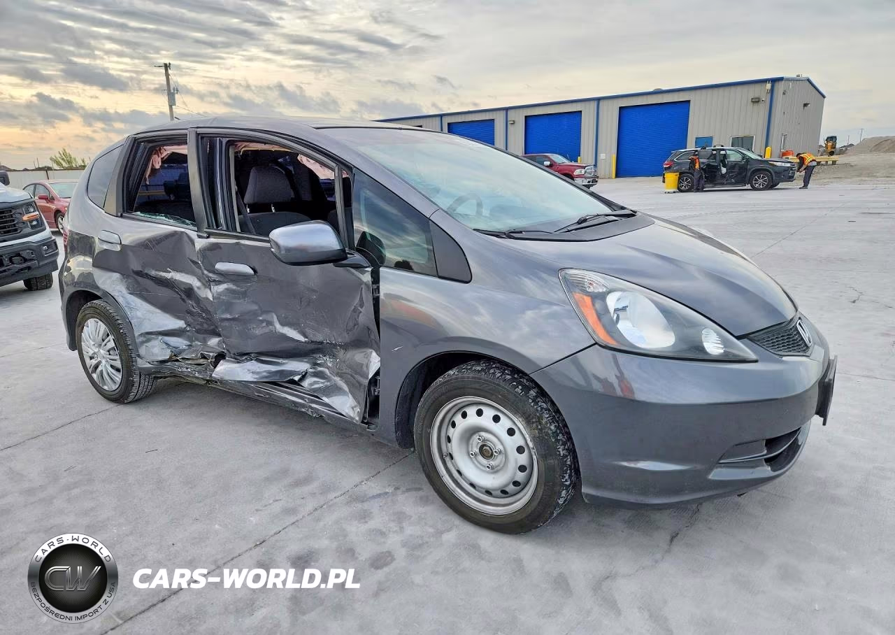 2013 Honda Fit VIN:JHMGE8G35DC027552 - 4