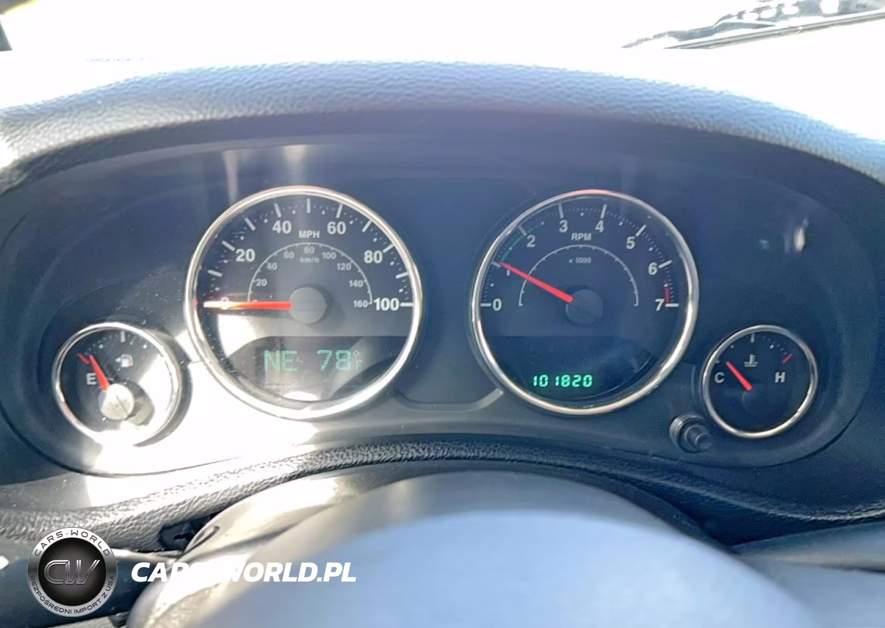 2013 Jeep Wrangler Unlimited Sport VIN:1C4HJWDG8DL601204 - 8