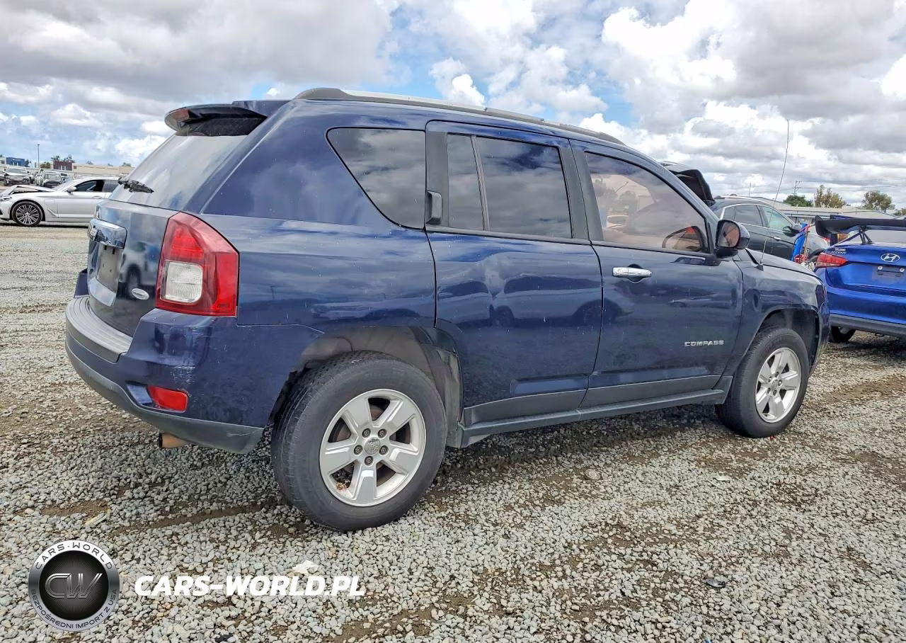 2016 Jeep Compass Latitude VIN:1C4NJCEA4GD655433 - 3