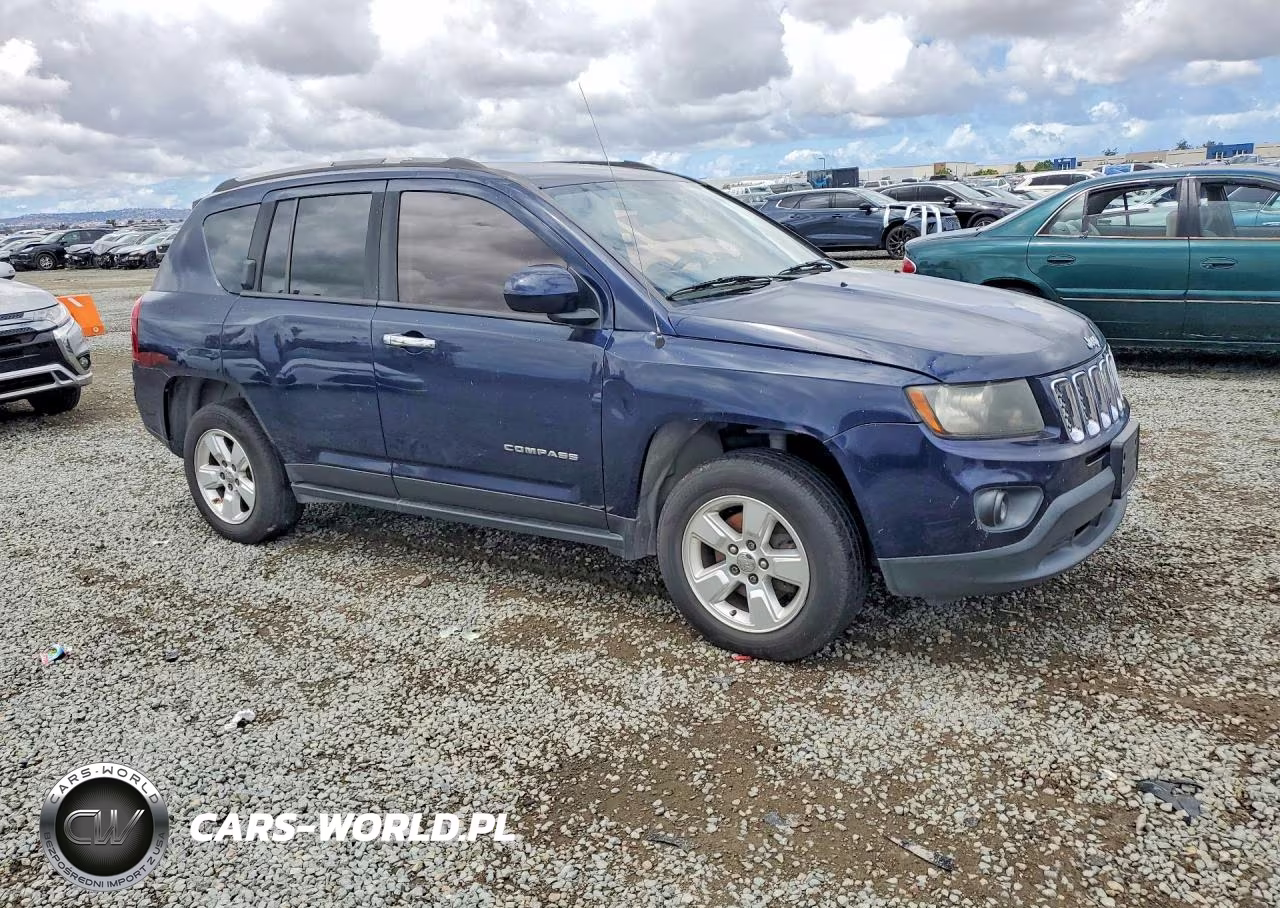 2016 Jeep Compass Latitude VIN:1C4NJCEA4GD655433 - 4