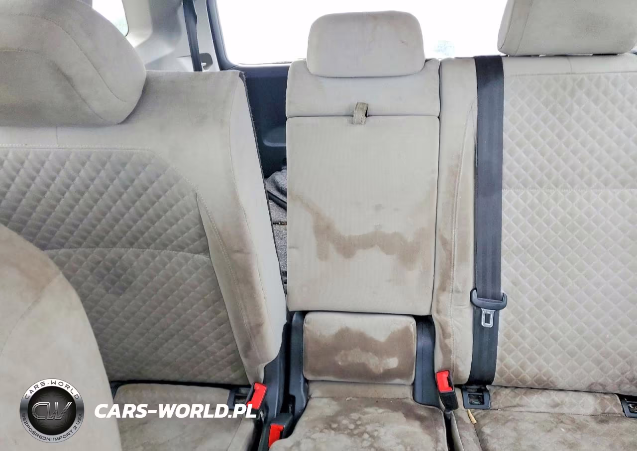 2018 Volkswagen Tiguan S VIN:3VV1B7AX7JM108621 - 10