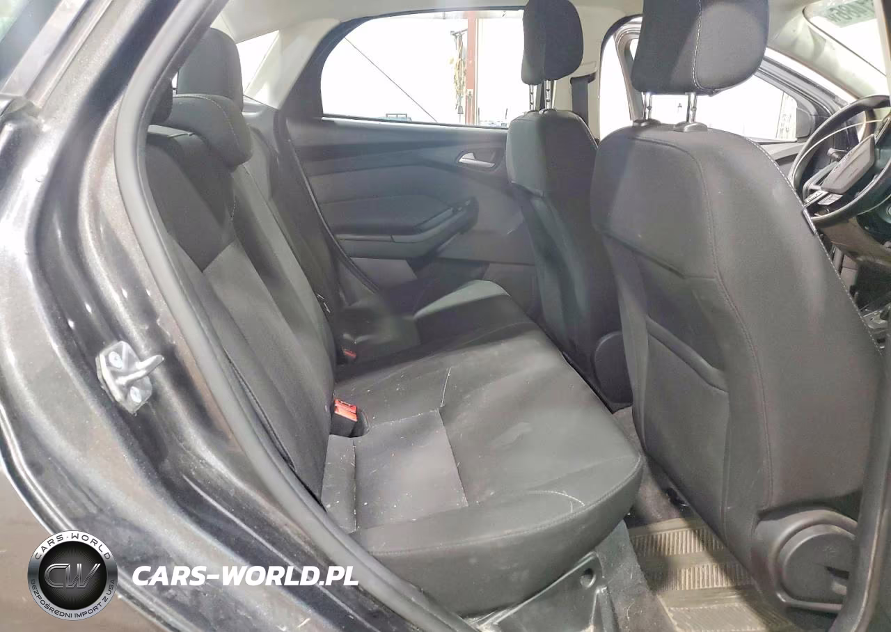 2018 Ford Focus Se VIN:1FADP3F22JL262499 - 10