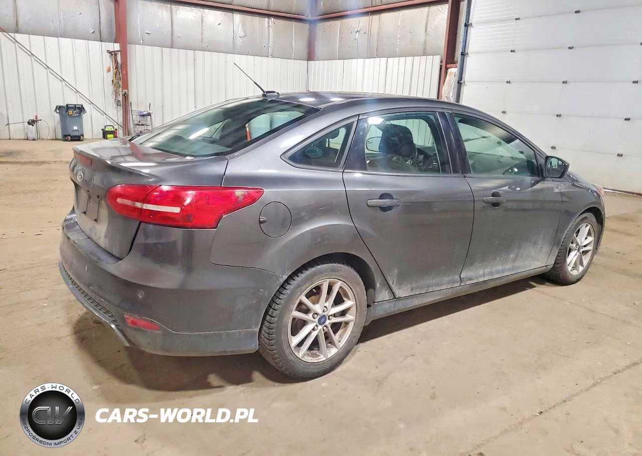 2018 Ford Focus Se VIN:1FADP3F22JL262499 - 3