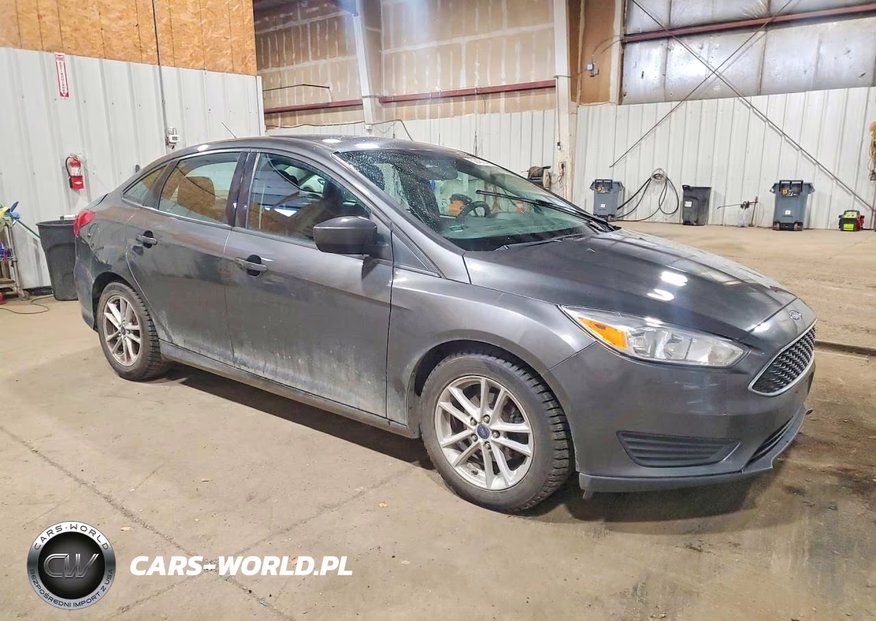 2018 Ford Focus Se VIN:1FADP3F22JL262499 - 4