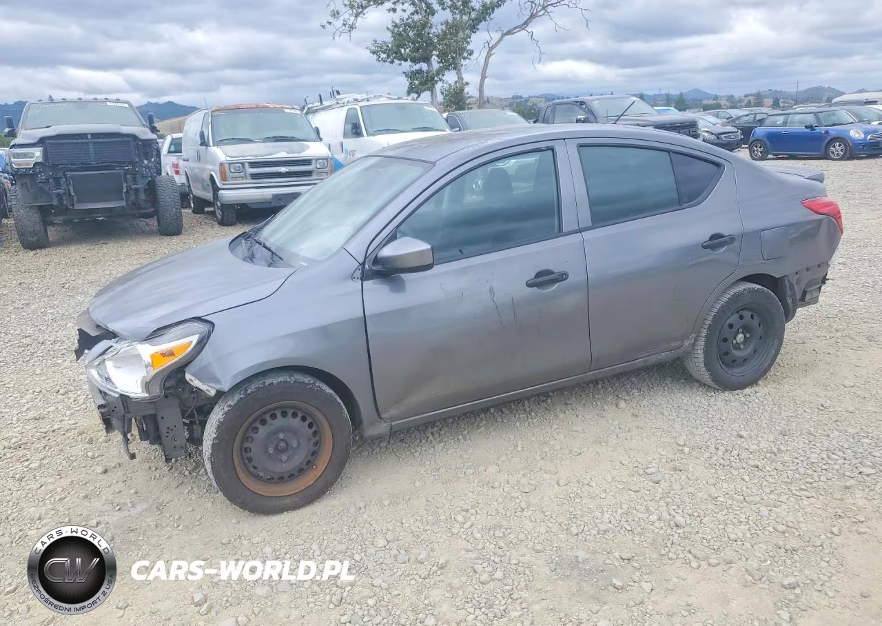 2017 Nissan Versa 1.6 S Plus – zdjęcie 1 z 13