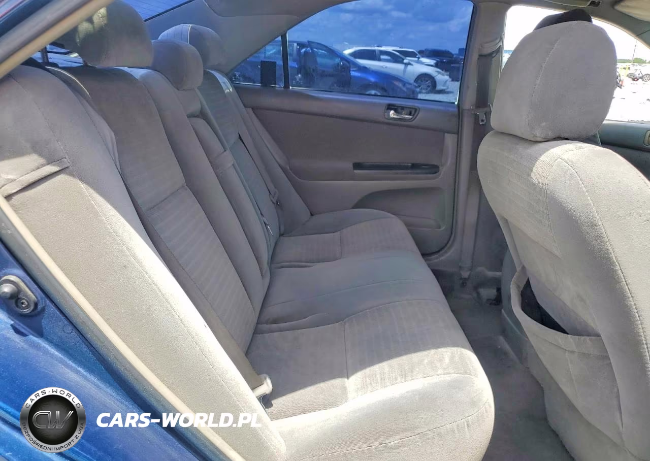 2005 Toyota Camry Le VIN:4T1BE32K75U102451 - 10