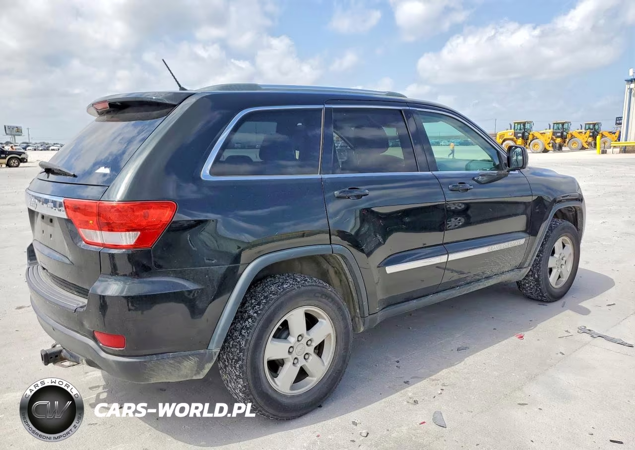 2013 Jeep Grand Cherokee Laredo VIN:1C4RJFAG9DC568531 - 3
