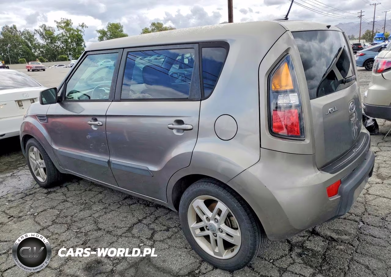 2011 Kia Soul + VIN:KNDJT2A20B7345174 - 2
