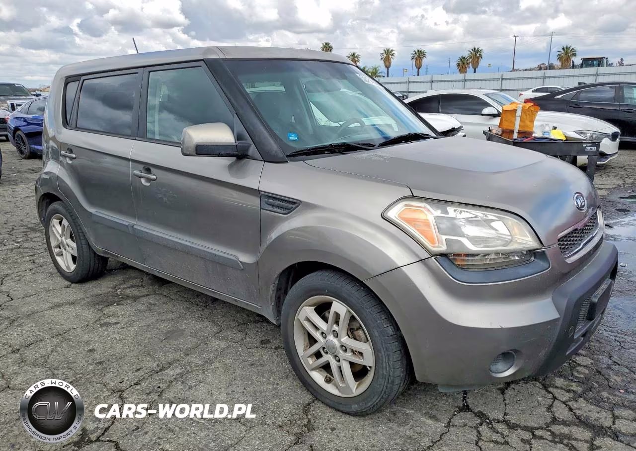 2011 Kia Soul + VIN:KNDJT2A20B7345174 - 4