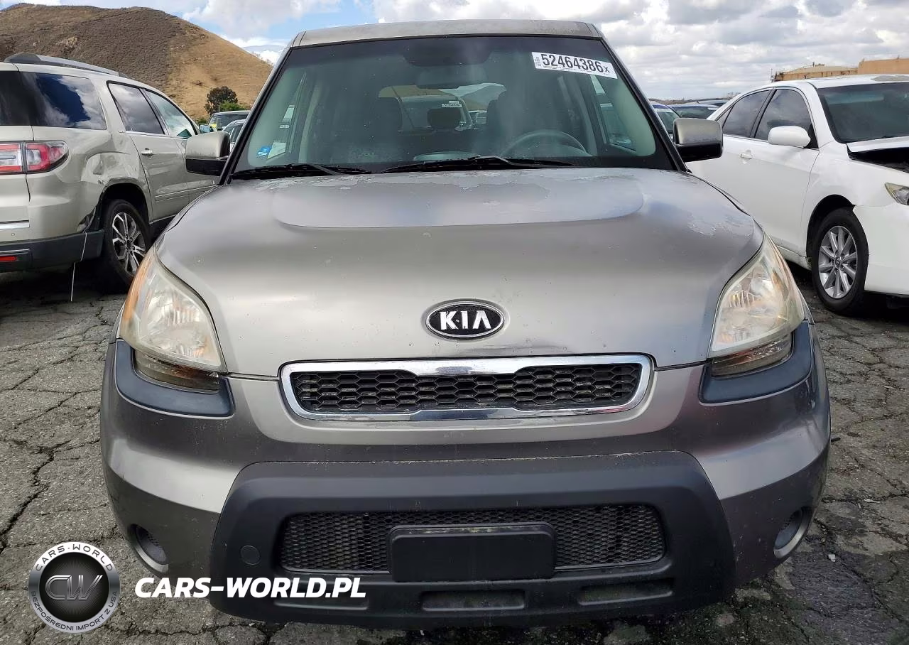 2011 Kia Soul + VIN:KNDJT2A20B7345174 - 5
