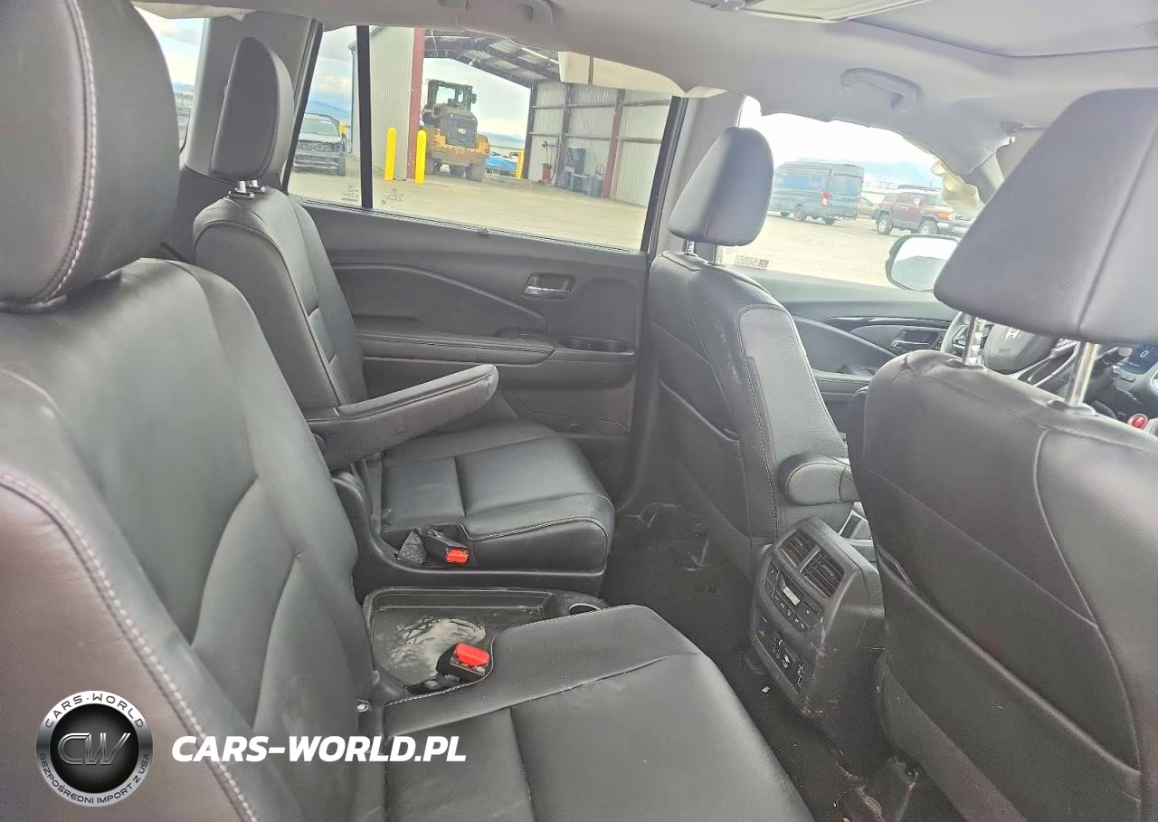 2022 Honda Pilot Touring VIN:5FNYF6H63NB057959 - 10