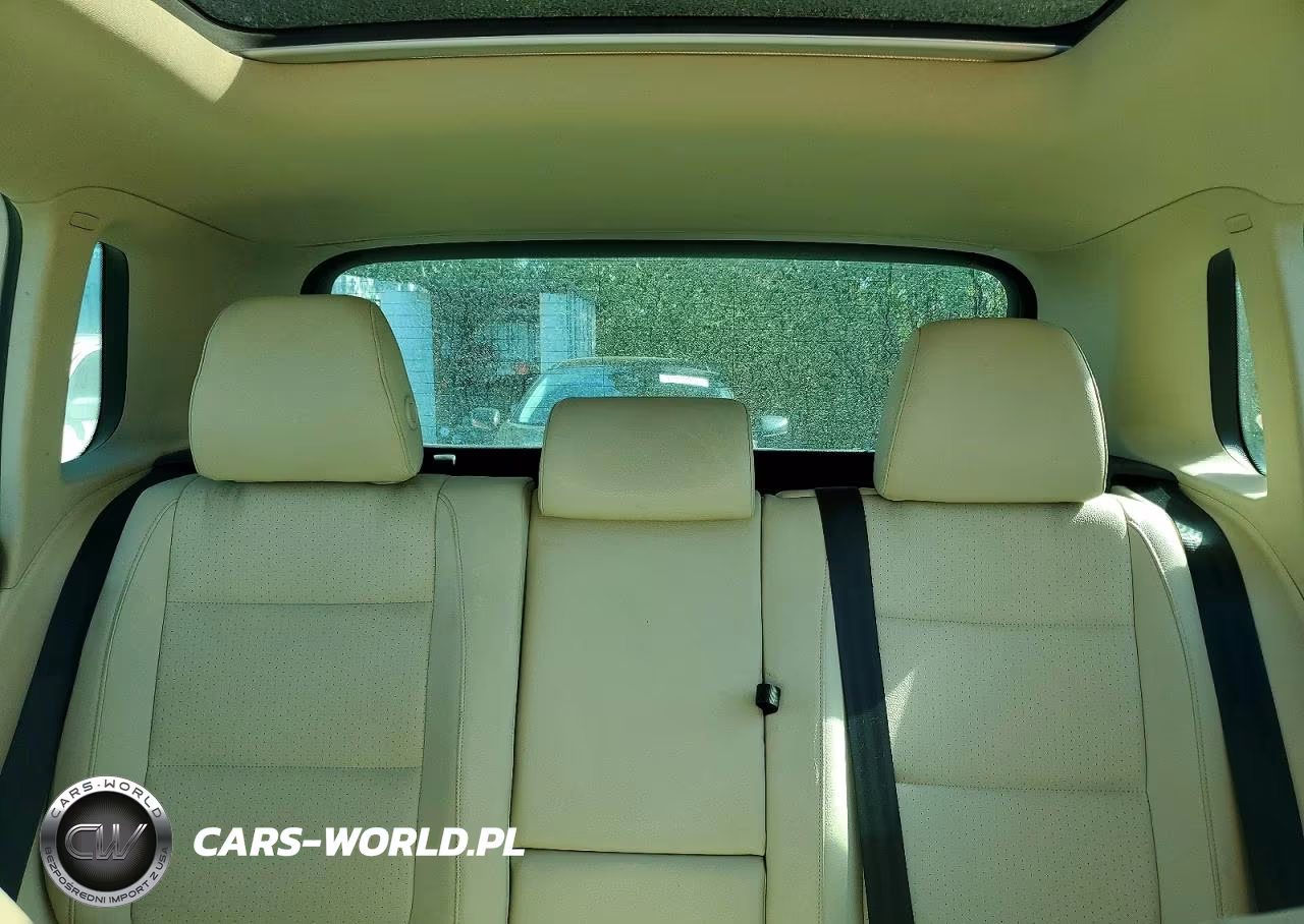 2017 Volkswagen Tiguan Wolfsburg VIN:WVGSV7AX5HK014776 - 10