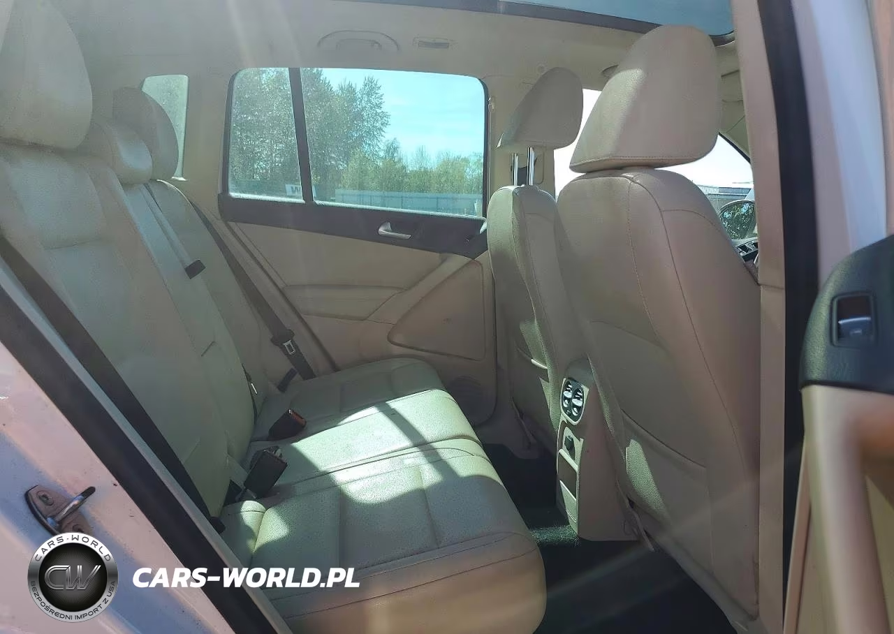 2017 Volkswagen Tiguan Wolfsburg VIN:WVGSV7AX5HK014776 - 11