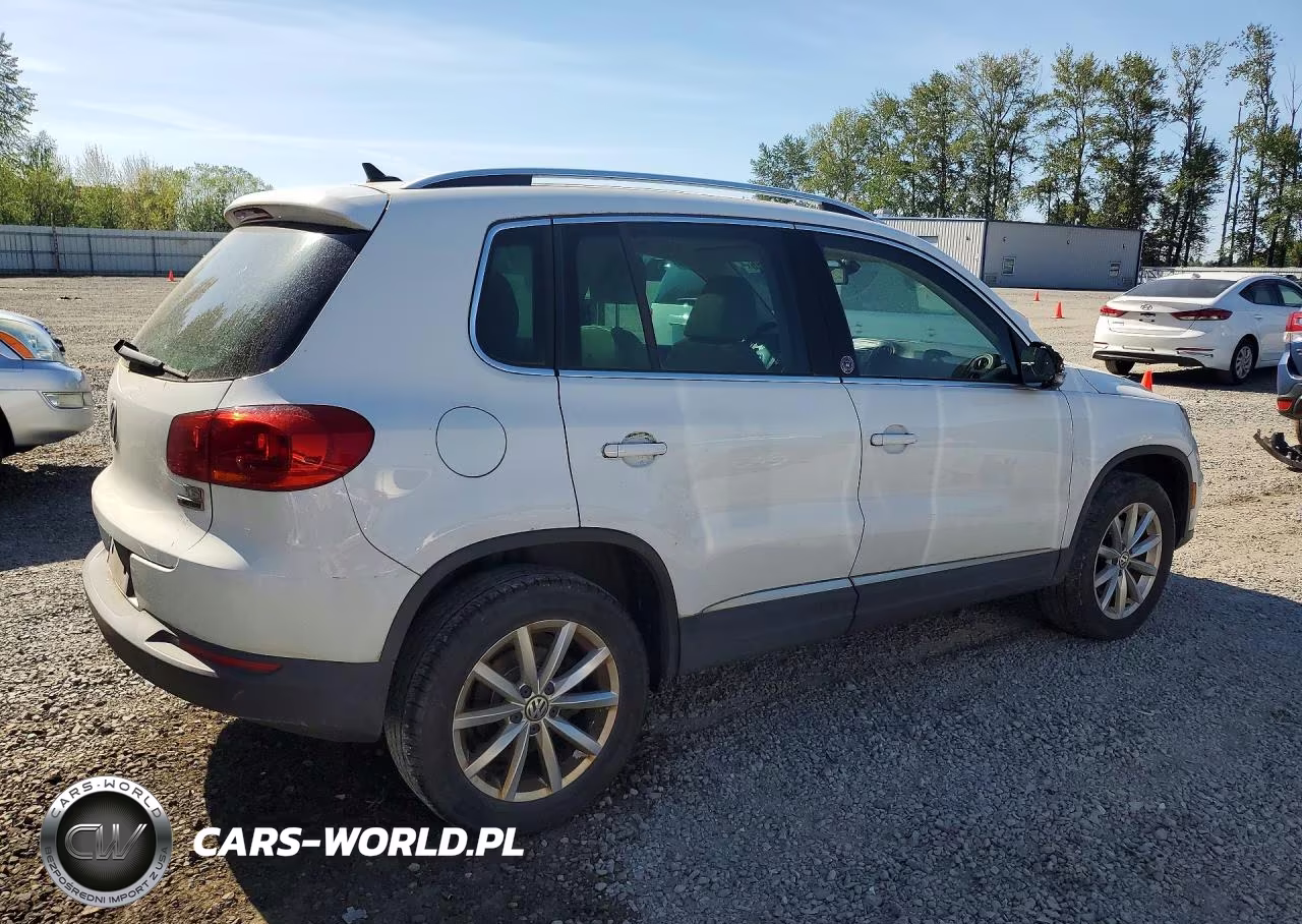 2017 Volkswagen Tiguan Wolfsburg VIN:WVGSV7AX5HK014776 - 3