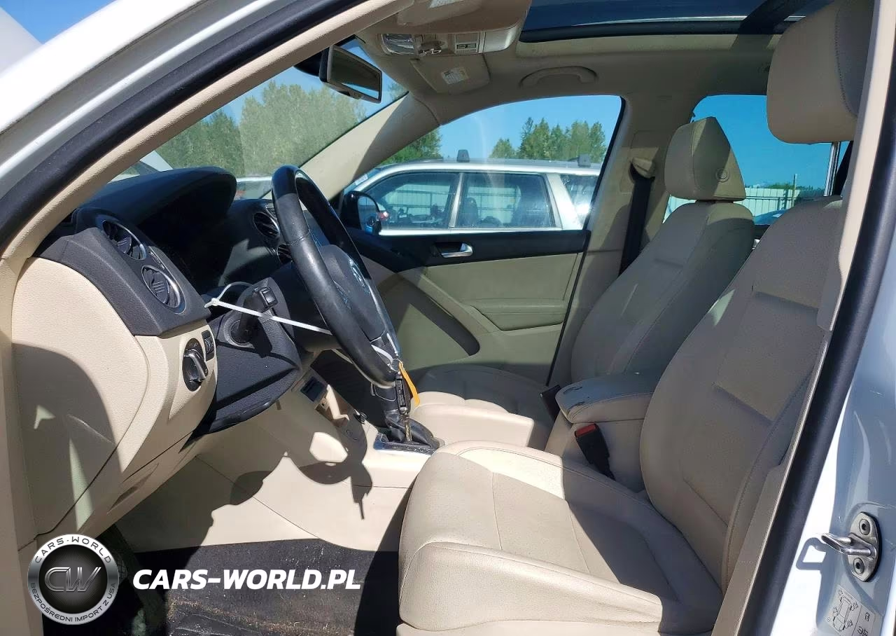 2017 Volkswagen Tiguan Wolfsburg VIN:WVGSV7AX5HK014776 - 7