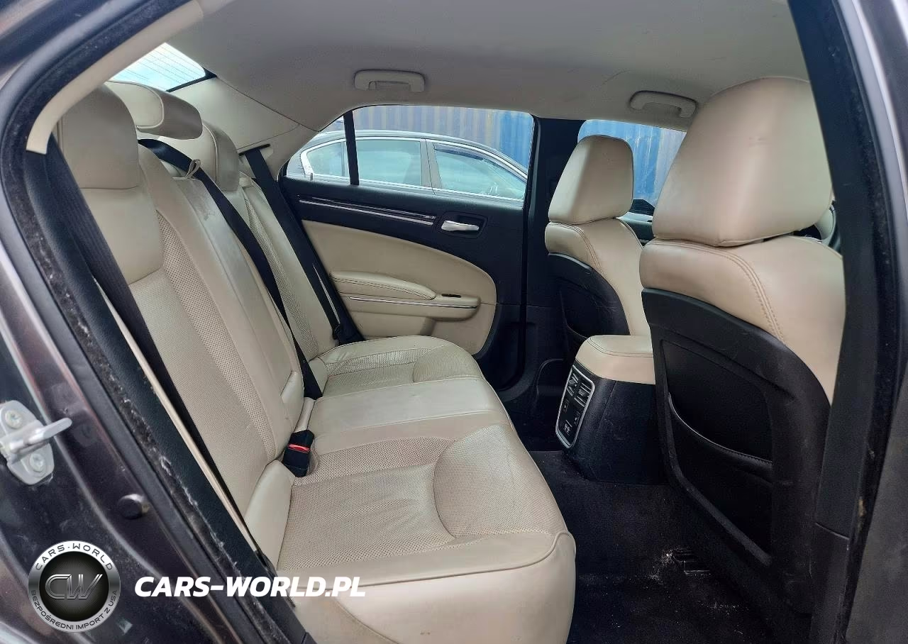 2018 Chrysler 300 Limited VIN:2C3CCAEG1JH123128 - 10