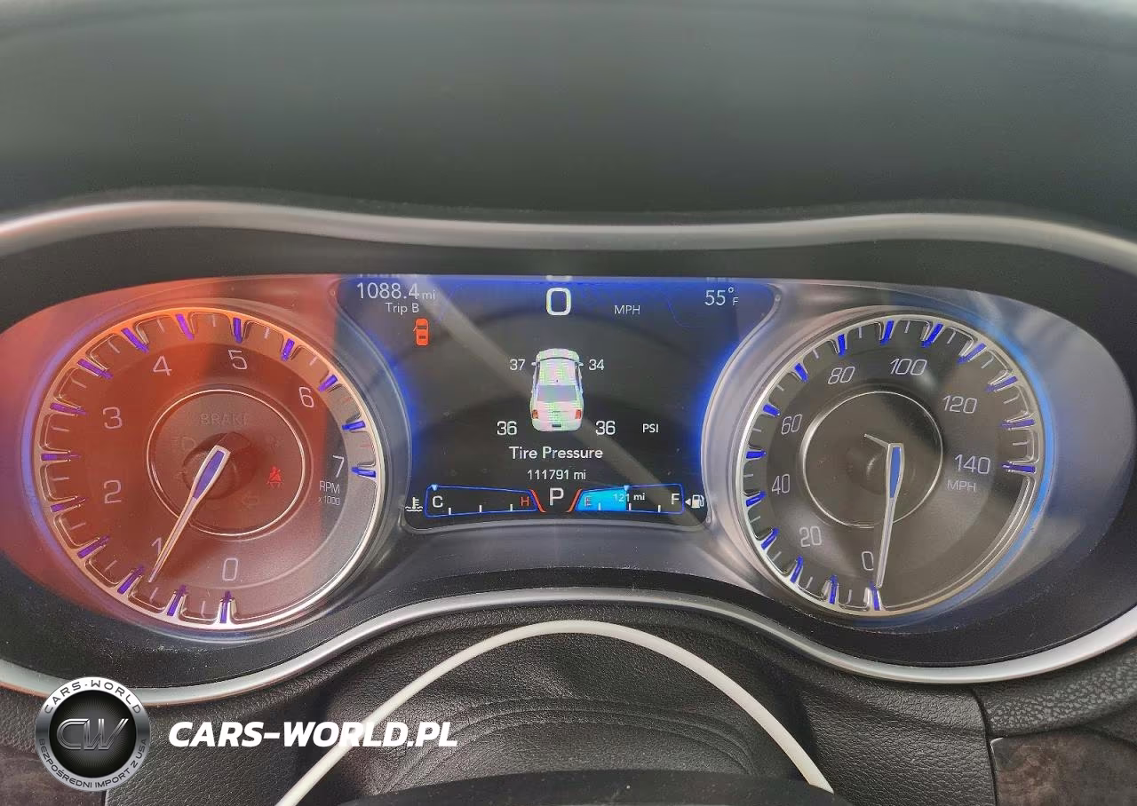 2018 Chrysler 300 Limited VIN:2C3CCAEG1JH123128 - 9