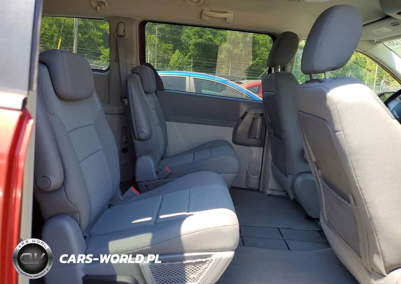 2010 Chrysler Town & Country Touring VIN:2A4RR5D15AR116986 - 10