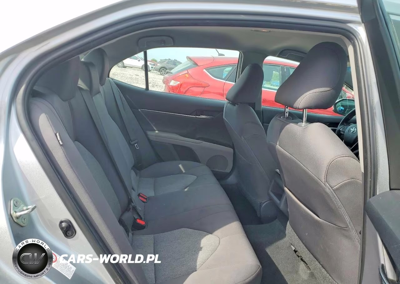 2018 Toyota Camry L VIN:4T1B11HK7JU641458 - 10
