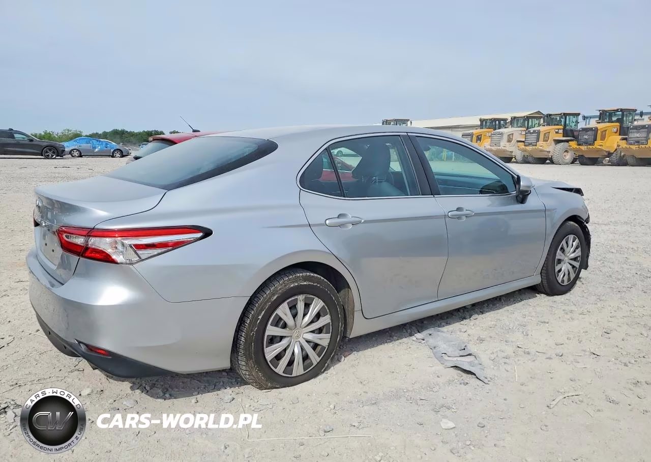 2018 Toyota Camry L VIN:4T1B11HK7JU641458 - 3