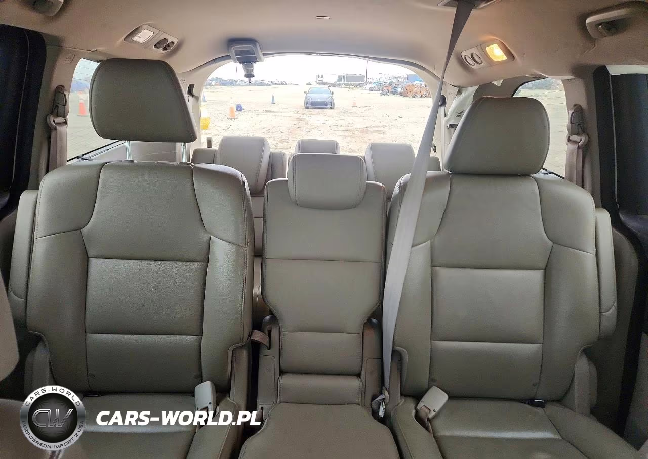 2017 Honda Odyssey Touring VIN:5FNRL5H90HB007977 - 10