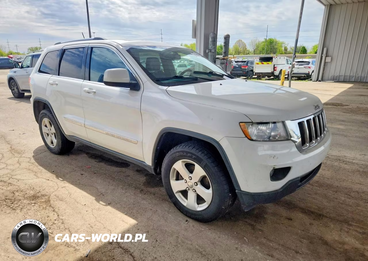 2013 Jeep Grand Cherokee Laredo VIN:1C4RJFAT4DC576534 - 4