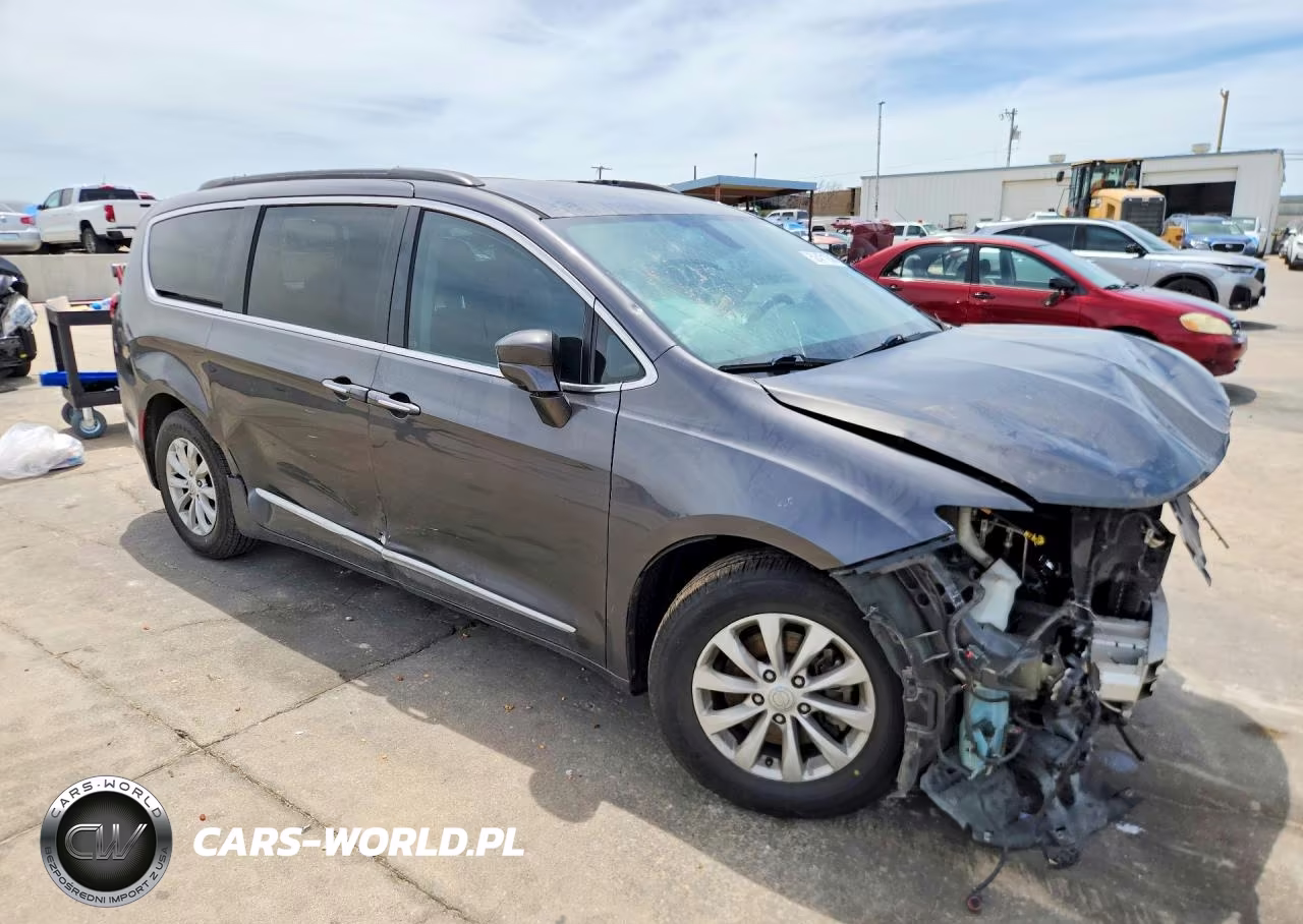 2017 Chrysler Pacifica Touring L VIN:2C4RC1BG3HR583549 - 4