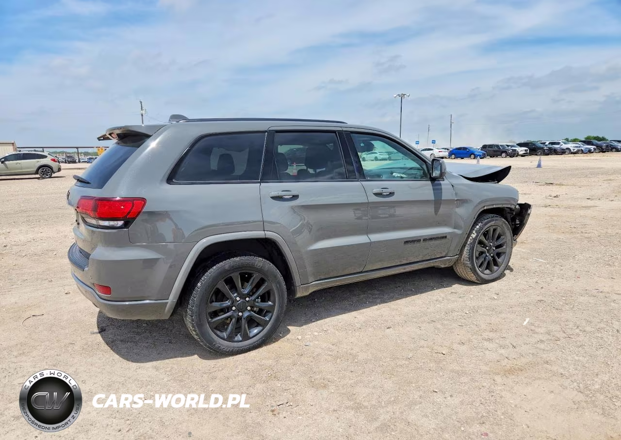 2019 Jeep Grand Cherokee Laredo VIN:1C4RJEAG3KC615107 - 3