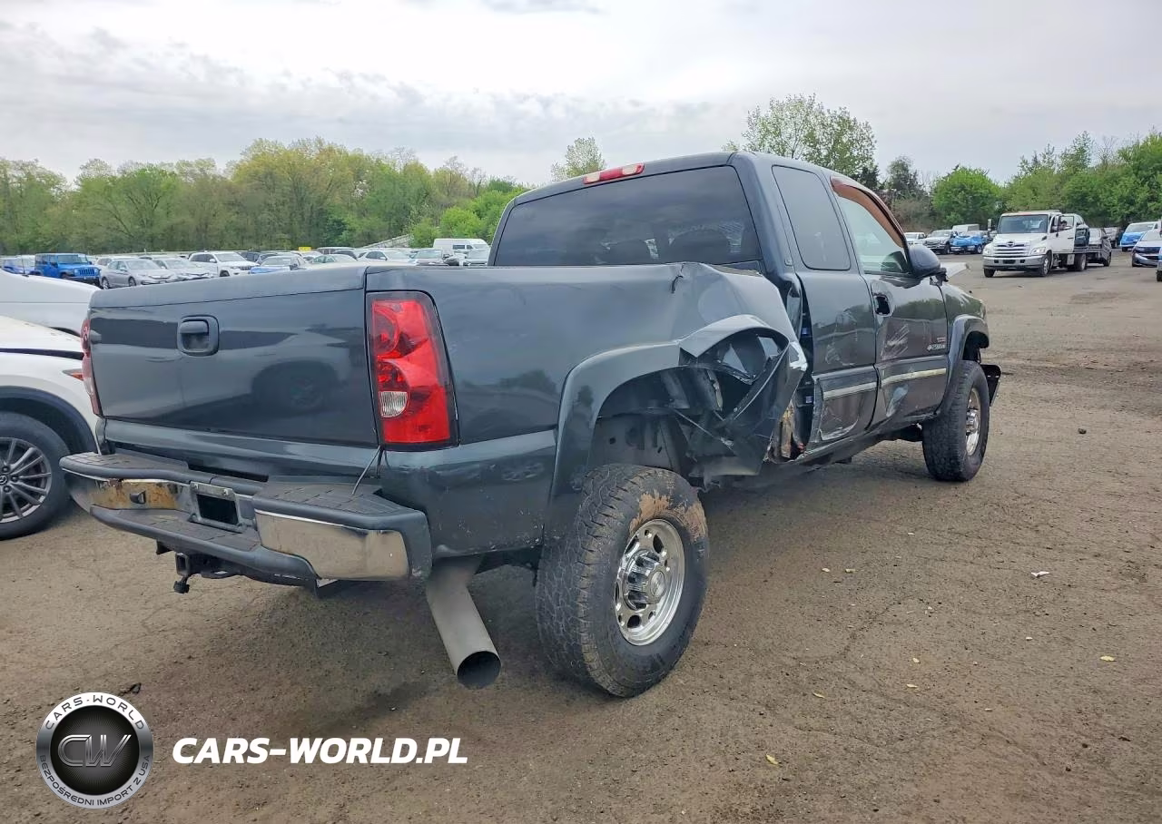 2005 Chevrolet Silverado K2500 Heavy Duty VIN:1GCHK292X5E174049 - 3