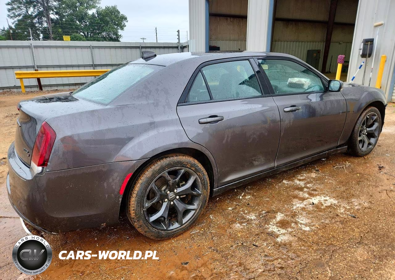 2021 Chrysler 300 S VIN:2C3CCABG8MH626437 - 3