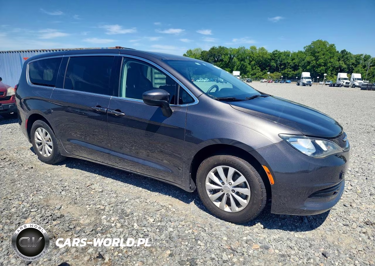 2017 Chrysler Pacifica Touring VIN:2C4RC1DGXHR577244 - 4