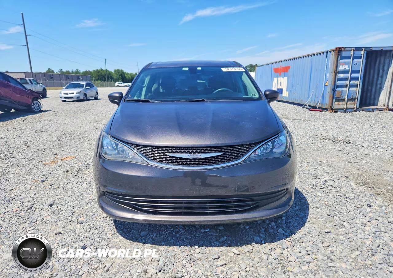 2017 Chrysler Pacifica Touring VIN:2C4RC1DGXHR577244 - 5