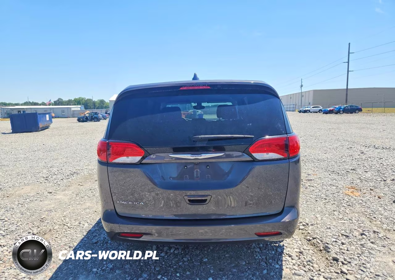 2017 Chrysler Pacifica Touring VIN:2C4RC1DGXHR577244 - 6