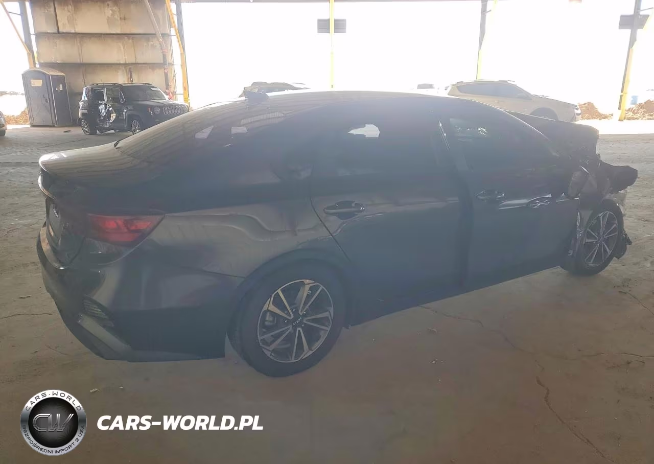 2023 Kia Forte Lxs VIN:3KPF24ADXPE528787 - 3