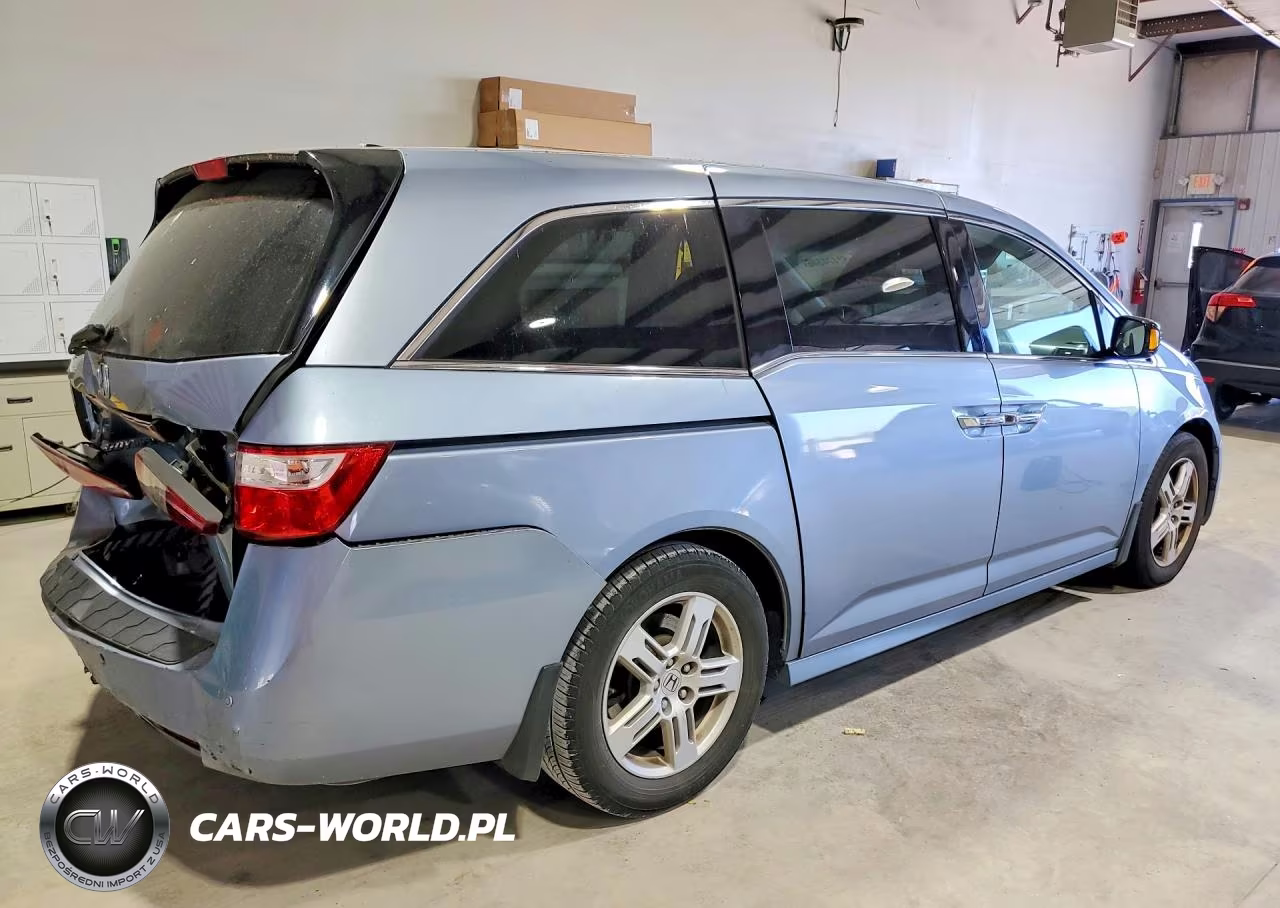 2013 Honda Odyssey Touring VIN:5FNRL5H95DB023201 - 3