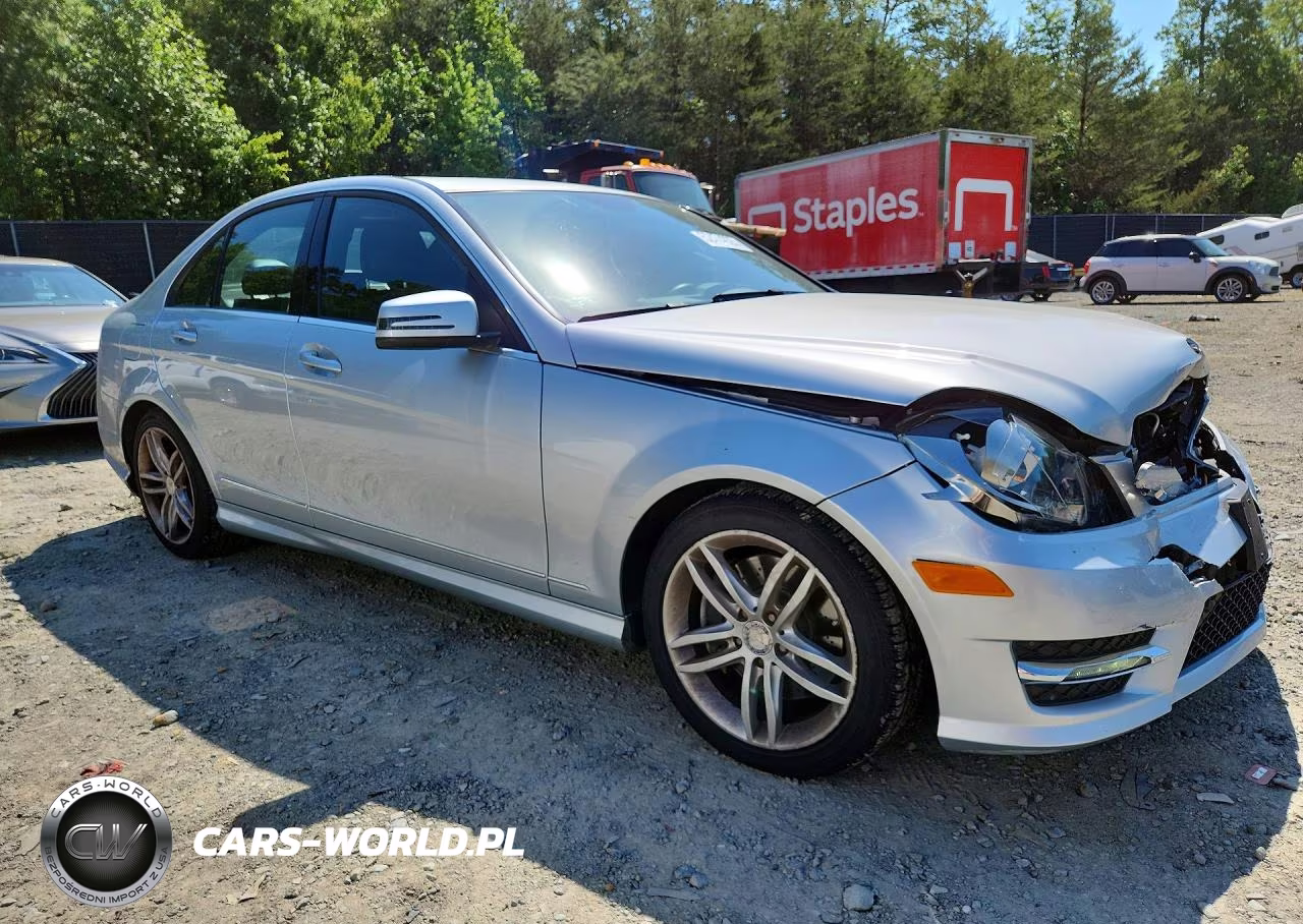 2013 Mercedes-Benz C 300 4Matic VIN:WDDGF8AB9DR300882 - 4