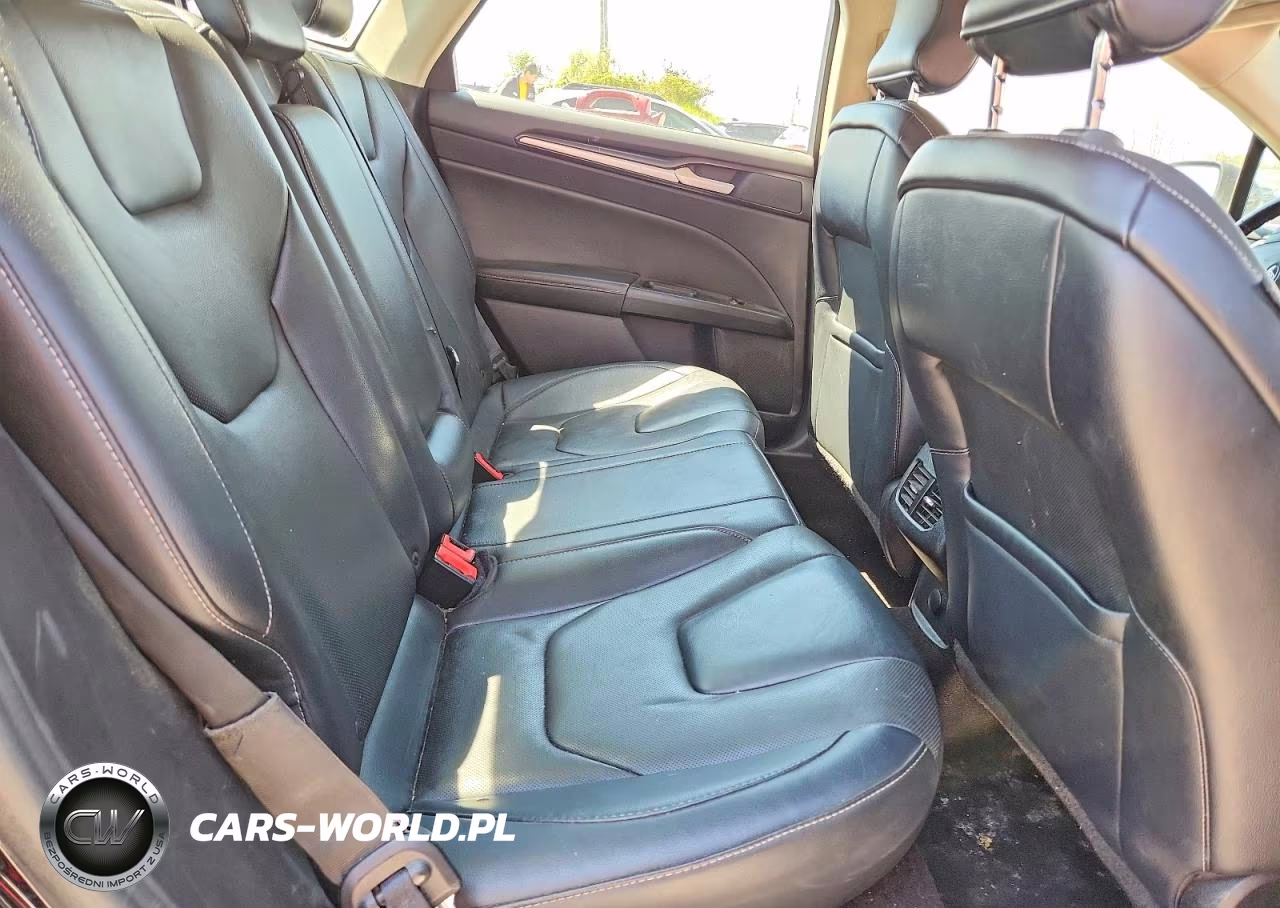 2019 Ford Fusion Titanium VIN:3FA6P0RU4KR120470 - 10