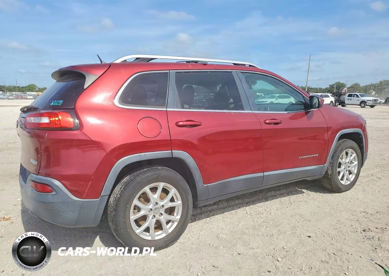 2015 Jeep Cherokee Latitude VIN:1C4PJMCB3FW739076 - 3